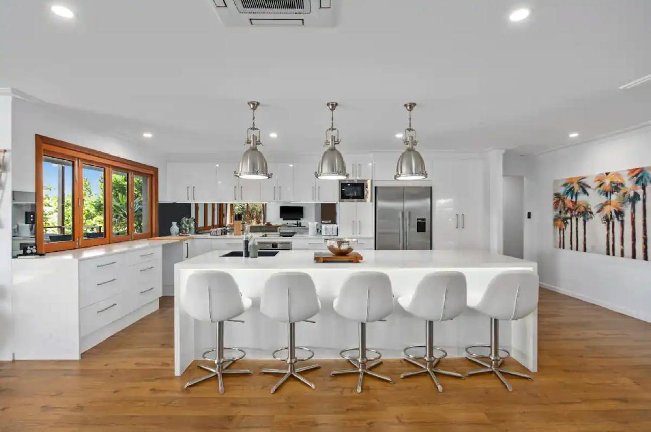 Broadbeach Bungalow - Heated Pool - Sleeps 7 Gold Coast Esterno foto