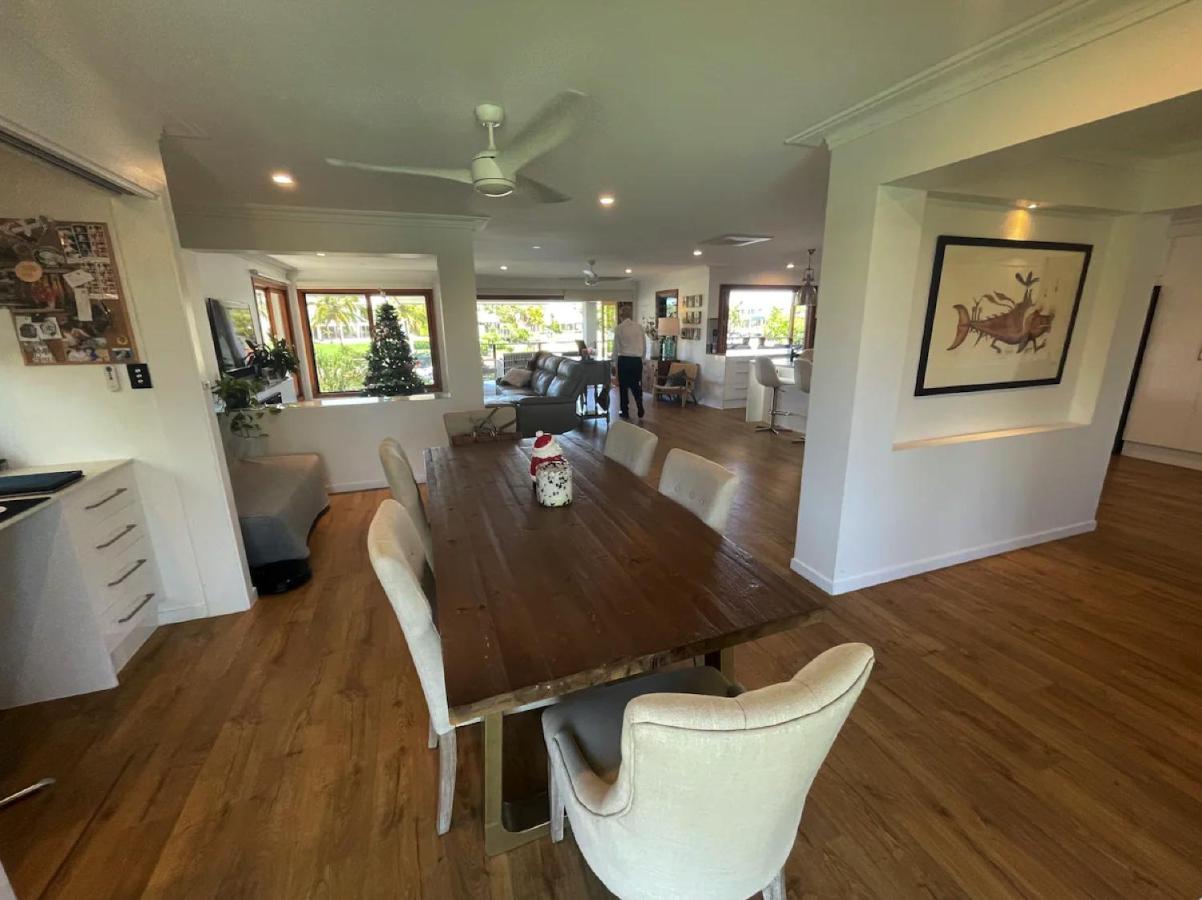 Broadbeach Bungalow - Heated Pool - Sleeps 7 Gold Coast Esterno foto